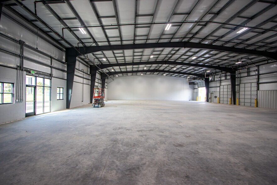 More Photos Of 181 Newland Rd, Columbia Warehouse For Lease