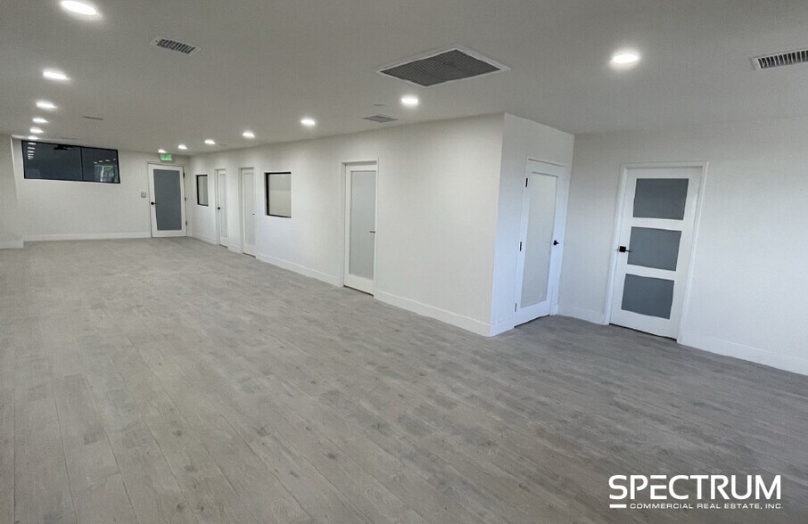 More Photos Of 23012 Ventura Blvd, Woodland Hills Loft Creative Space For Sale