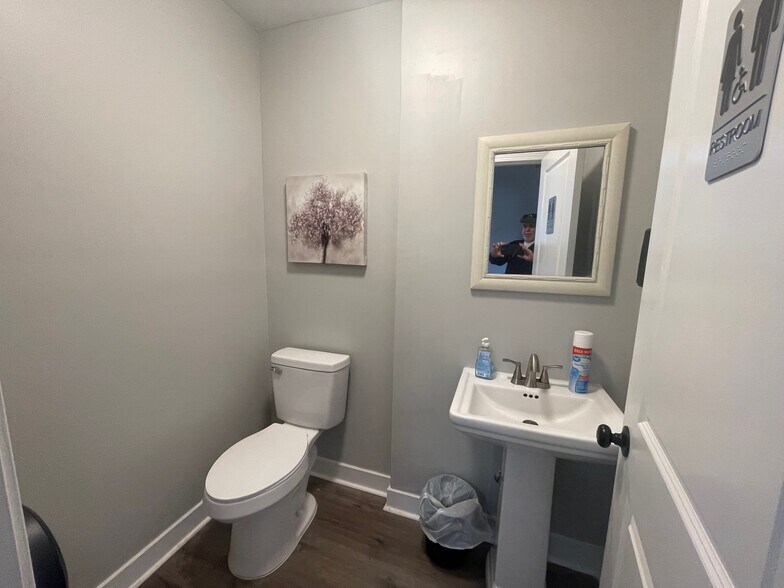 More Photos Of 109 Tucker St, Jackson Office For Sale