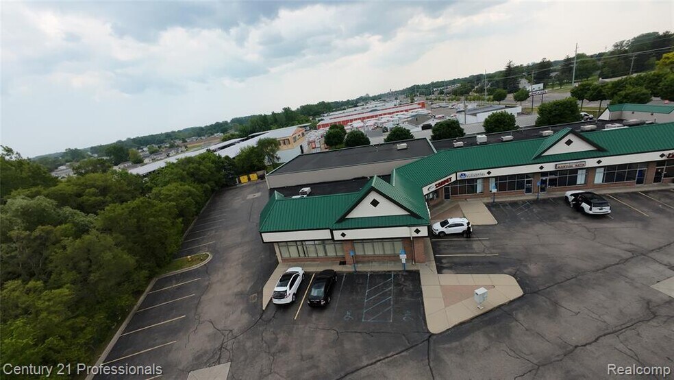 More Photos Of 43970-44002 Gratiot Ave, Clinton Township Unknown For Lease