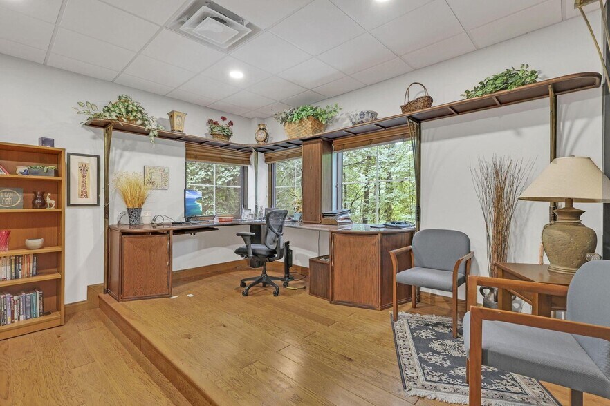 More Photos Of 1480 Manning Pky, Powell Loft Creative Space For Sale