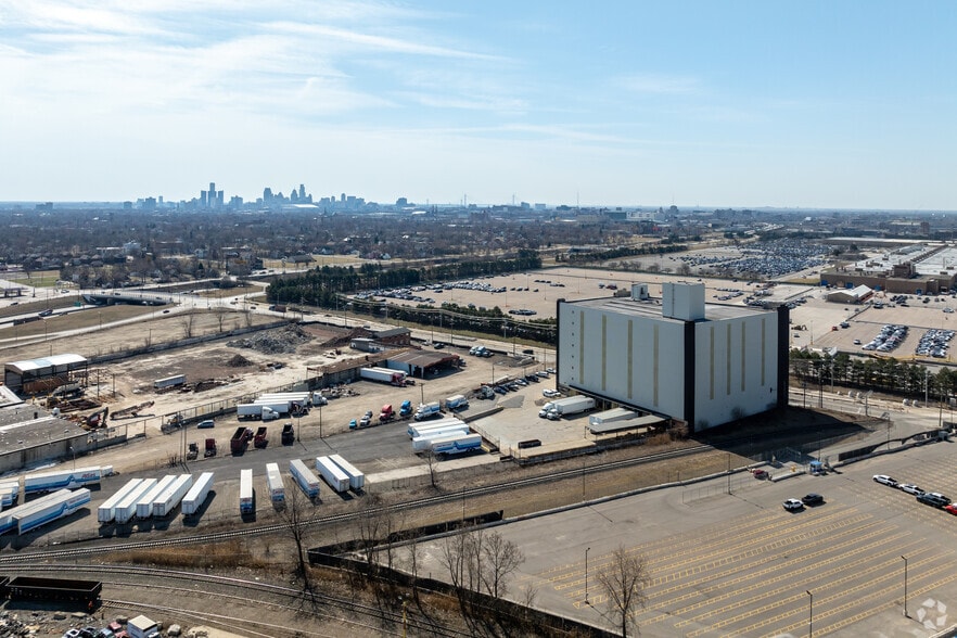 More Photos Of 6500 Mount Elliott St, Detroit Light Distribution For Lease