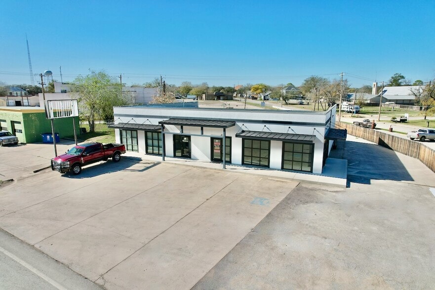 Primary Photo Of 307 2nd St, Pleasanton Freestanding For Lease