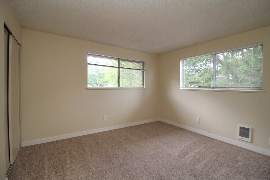 More Photos Of 1822 SE Ash St, Portland Multifamily For Sale