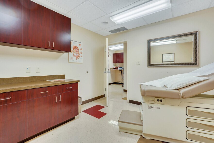 More Photos Of 11706 Mercy Blvd, Savannah Medical For Lease