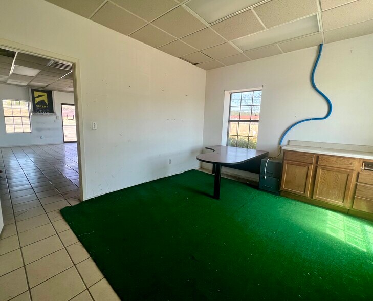 More Photos Of 9221 Highway 290 W, Austin Light Distribution For Sale