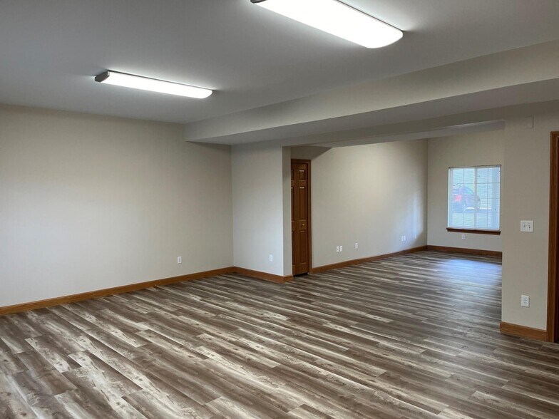 More Photos Of 2401 Beech St, Valparaiso Office For Sale