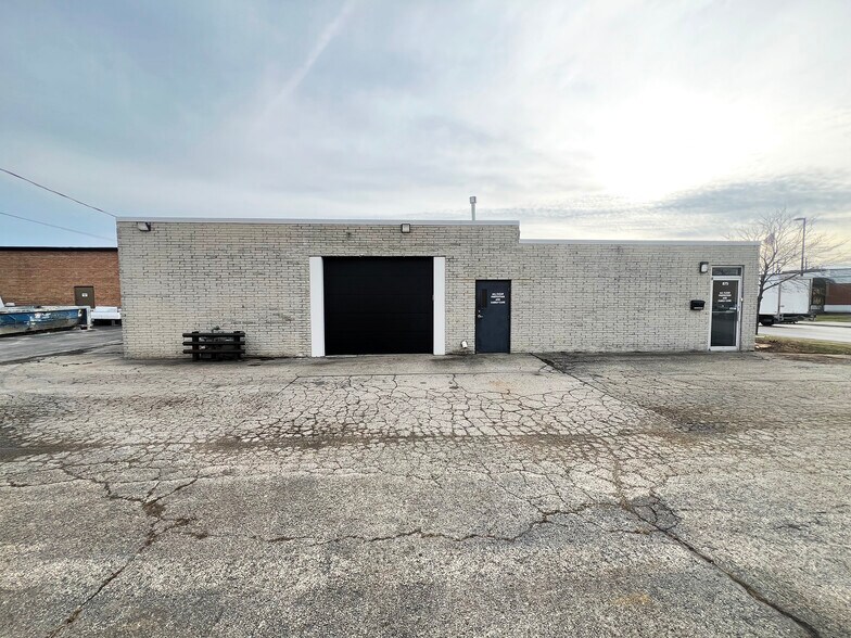 More Photos Of 875 Lively Blvd, Elk Grove Village Warehouse For Lease