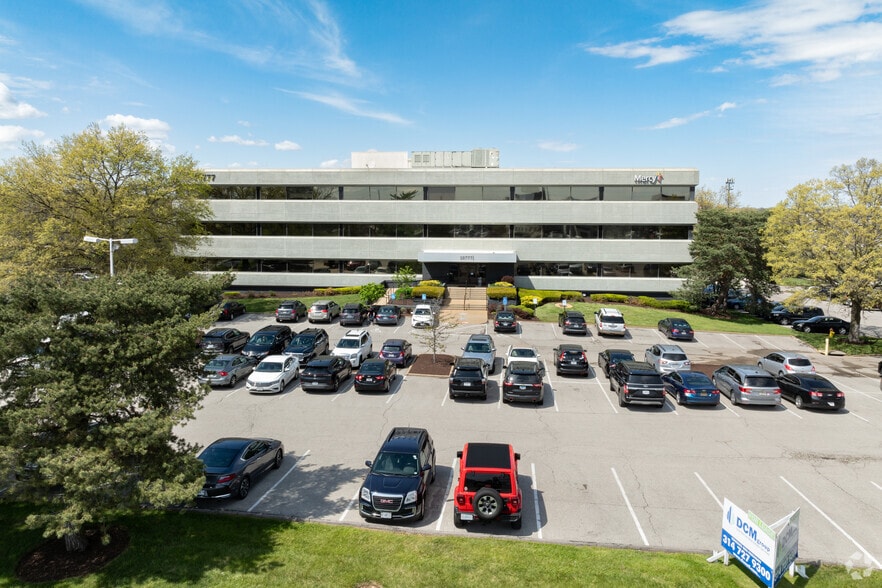 More Photos Of 10777 Sunset Office Dr, Sunset Hills Office For Lease