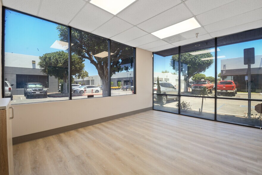 More Photos Of 2296 N Batavia St, Orange Warehouse For Sale