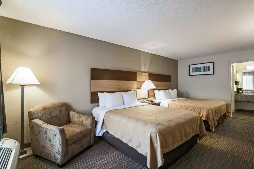 More Photos Of 631 E Barbour St, Eufaula Hotel For Sale