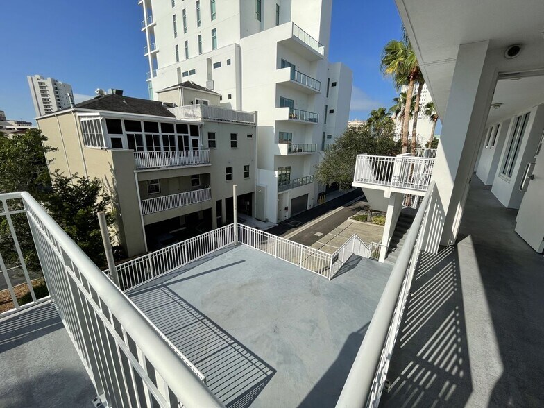 More Photos Of 1348-1358 Fruitville Rd, Sarasota Office Residential For Sale