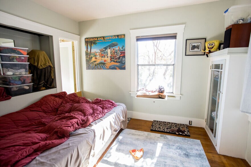 More Photos Of 219 John St, Oakland Apartments For Sale