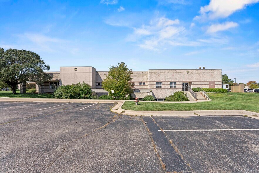 More Photos Of 2778 N Webb Rd, Wichita Medical For Sale