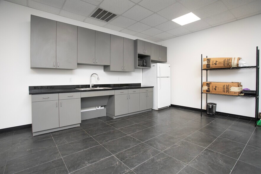 More Photos Of 2302 Neiman Marcus Pky, Longview Industrial For Sale