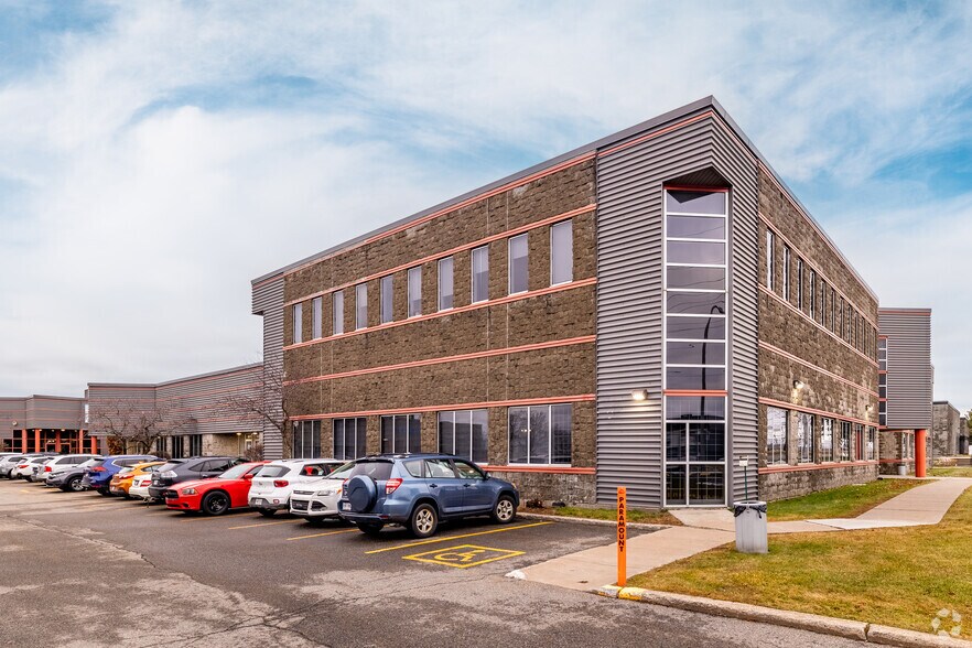 More Photos Of 5400-5490 Boul Thimens, Saint-Laurent Coworking Space