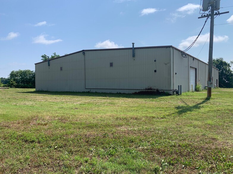 More Photos Of 331 Hill Rd, McKenzie Warehouse For Lease