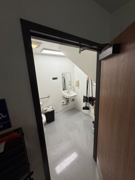 More Photos Of 1447 Santa Fe Ave, Long Beach Manufacturing For Sale