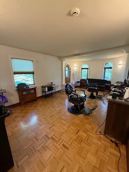 More Photos Of 419 York Rd, New Hope Freestanding For Sale