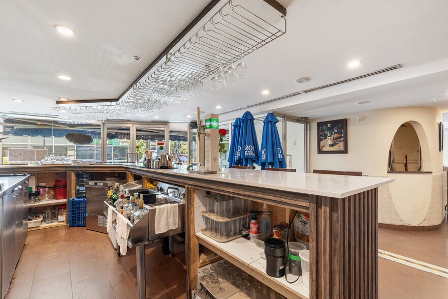 More Photos Of 6828-6834 Boul Saint Laurent, Montréal Storefront Retail Residential For Lease