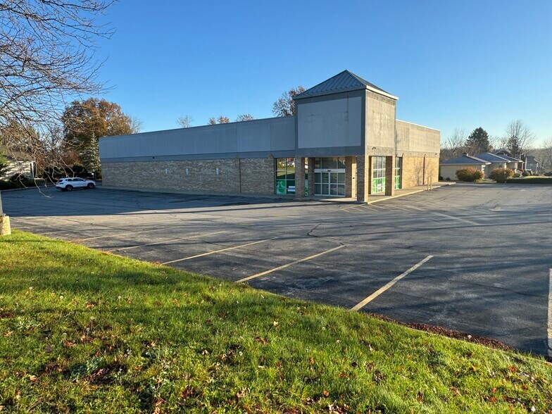 More Photos Of 4205 E Market St, Warren Drugstore For Sale