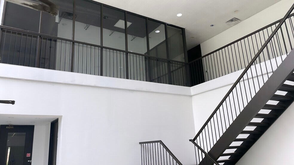 More Photos Of 8403 Westglen Dr, Houston Flex For Sale