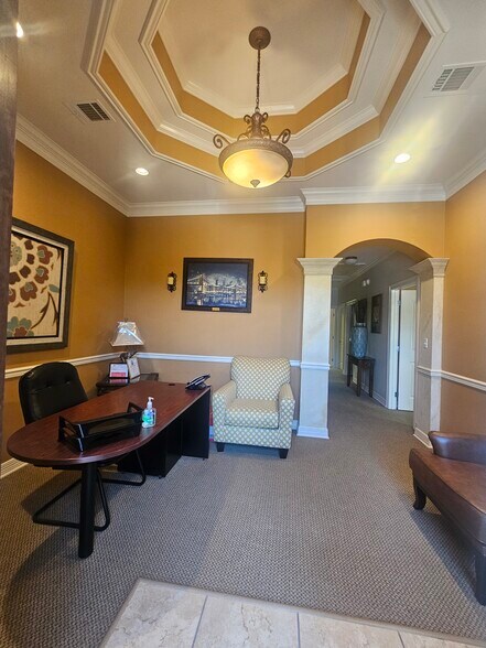 Primary Photo Of 7607 Fern Ave, Shreveport Office For Lease