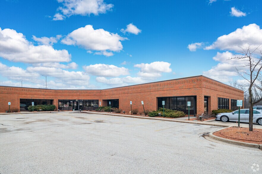 More Photos Of 5300 N 118th Ct, Milwaukee Office For Sale