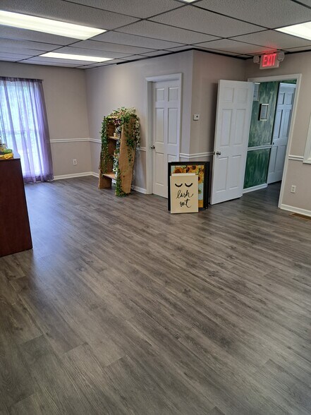 More Photos Of 370 W Stonewall Ave, Fayetteville Office For Sale