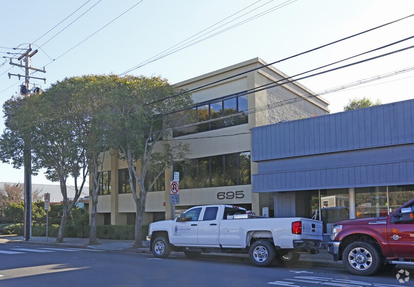 More Photos Of 695 Oak Grove Ave, Menlo Park Medical For Sale