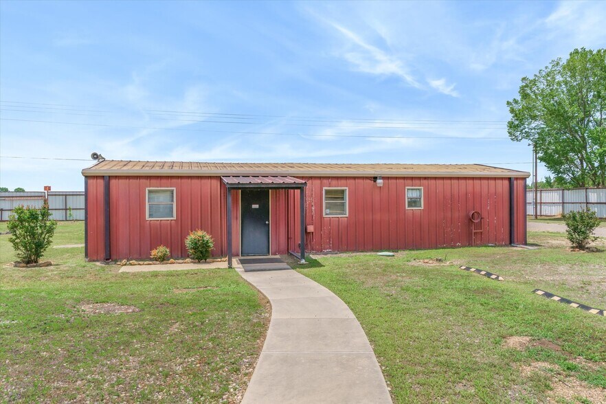 More Photos Of 7439 FM 314, Ben Wheeler Industrial For Sale