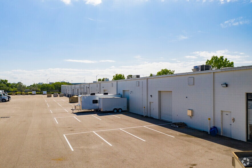 More Photos Of 9412-9424 International Ct N, Saint Petersburg Unknown For Lease