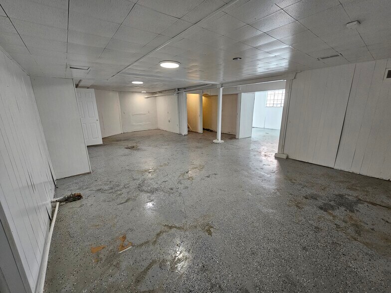 More Photos Of 2436 Central Pky, Cincinnati Loft Creative Space For Sale