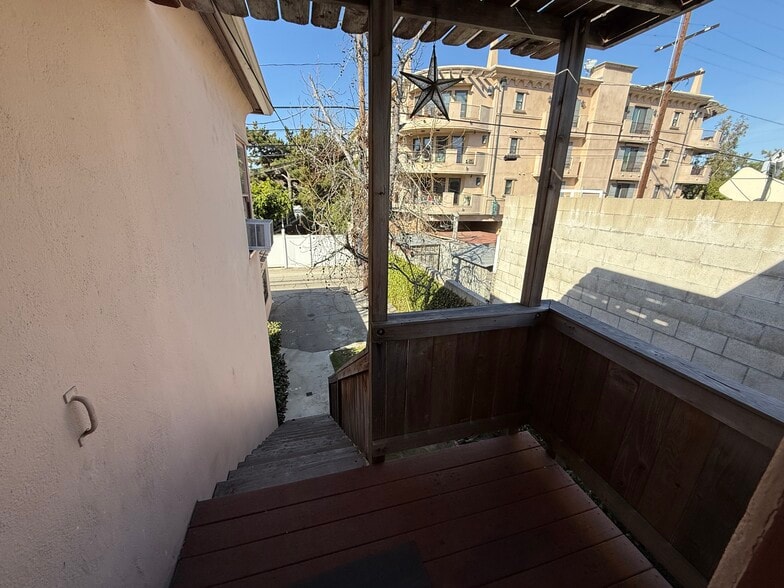 More Photos Of 4343 Laurel Canyon Blvd, Studio City Office For Lease