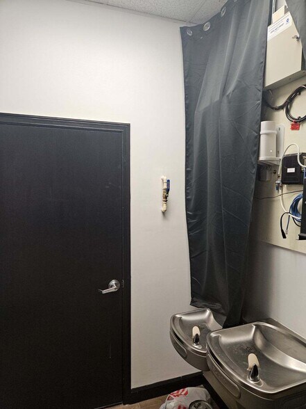 More Photos Of 7120 Hogan Rd, Jacksonville Unknown For Lease