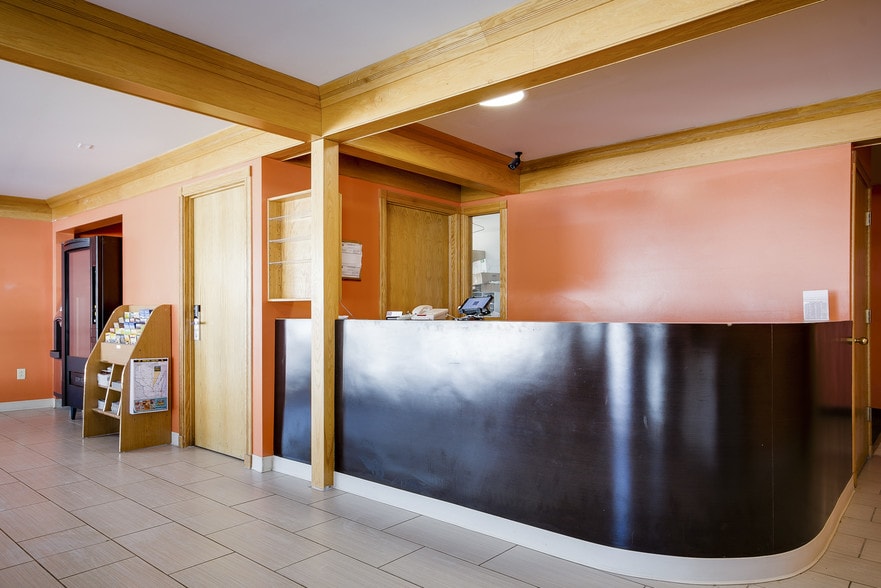 More Photos Of 533 N Marquette Rd, Prairie Du Chien Hotel For Sale