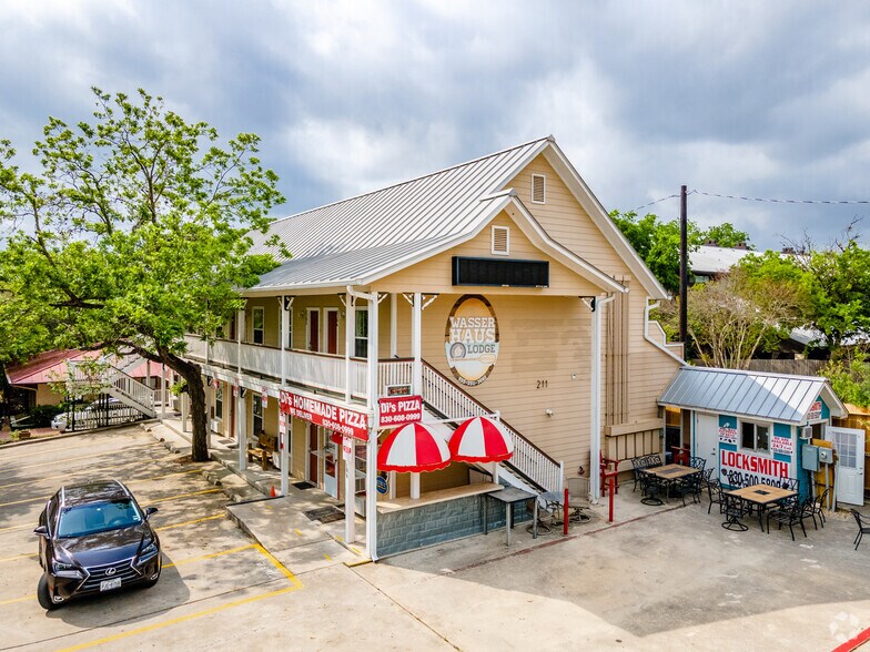 Primary Photo Of 211 W Lincoln Rd, New Braunfels Hotel For Lease