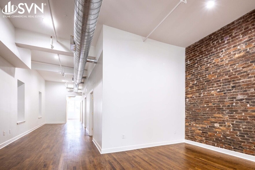 More Photos Of 127-129 W Main St, Lexington Storefront Retail Office For Lease