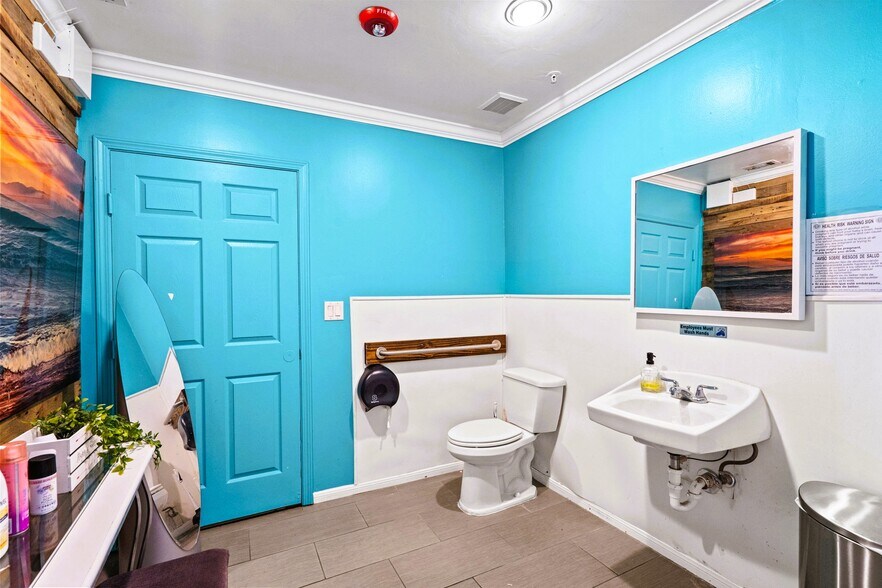 More Photos Of 202 25th St, Galveston Restaurant For Sale