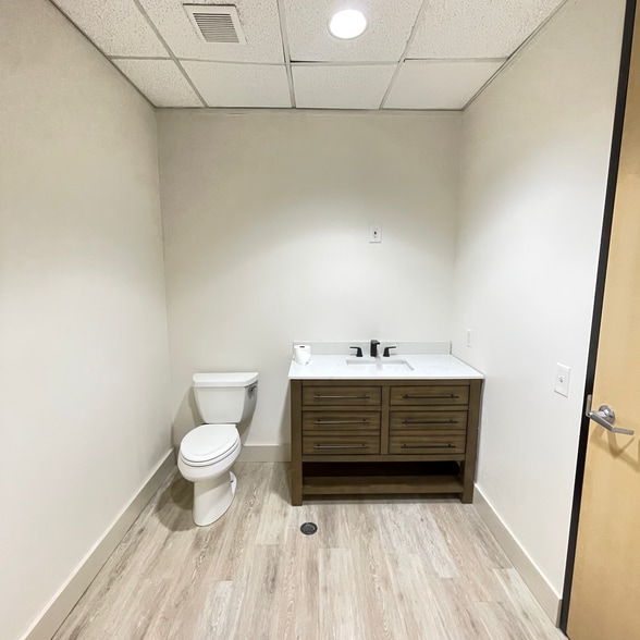More Photos Of 4407 Bee Caves Rd, West Lake Hills Office For Lease