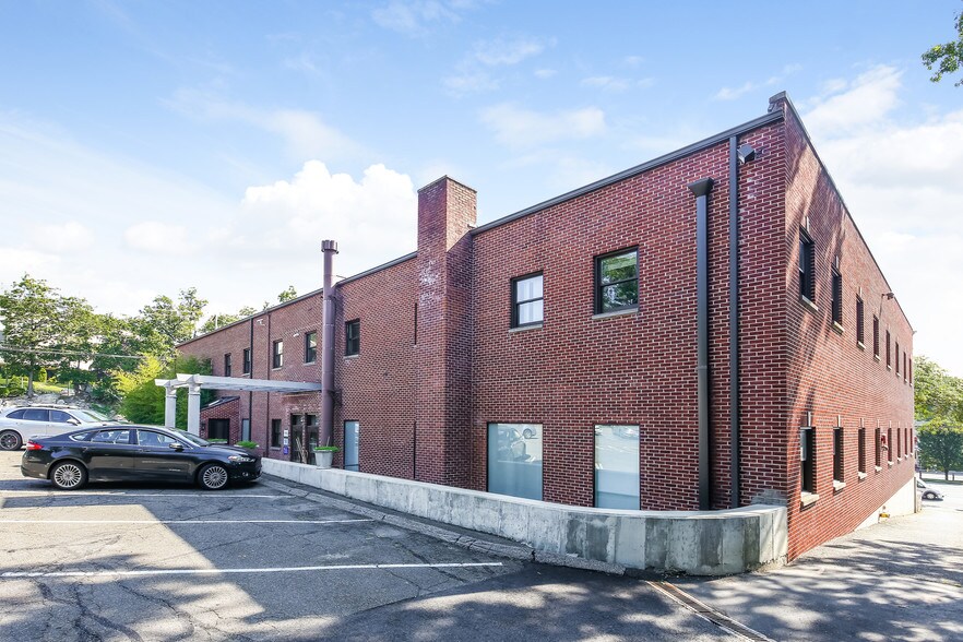 More Photos Of 1100 High Ridge Rd, Stamford Freestanding For Sale