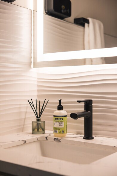 More Photos Of 400 Hobron Ln, Honolulu Apartments For Sale