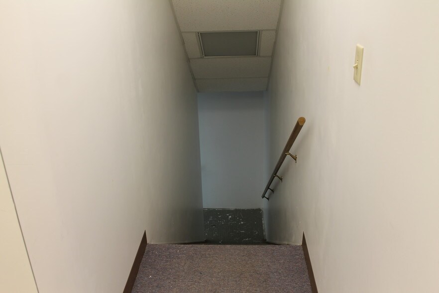 More Photos Of 3143 Main St, West Middlesex Storefront Retail Office For Lease