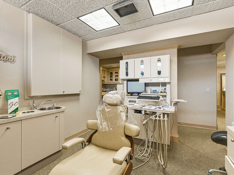 More Photos Of 931 Arlington St, Ada Office For Sale