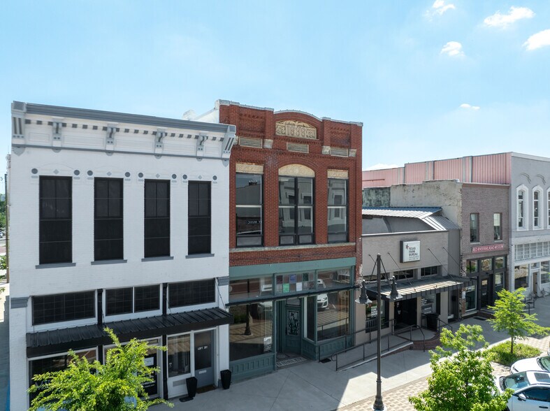 More Photos Of 120 W Main St, Denison Storefront Retail Office For Lease