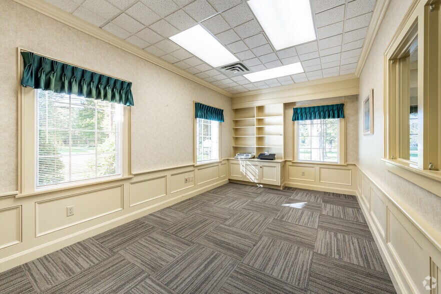 More Photos Of 1903 Hubbard Rd, Madison Office For Sale