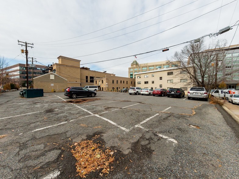 More Photos Of 2420 Wilson Blvd, Arlington Loft Creative Space For Lease