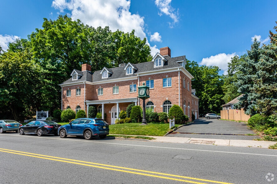 Primary Photo Of 256 Broad St, Bloomfield Medical For Lease