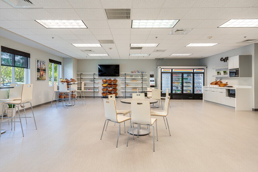 More Photos Of 1000 Sawgrass Corporate Pkwy, Sunrise Office For Lease