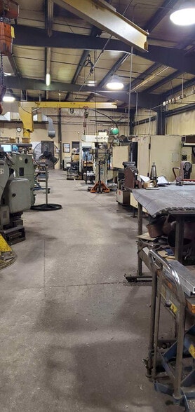 More Photos Of 3822 Victory Ave, Louisville Warehouse For Lease